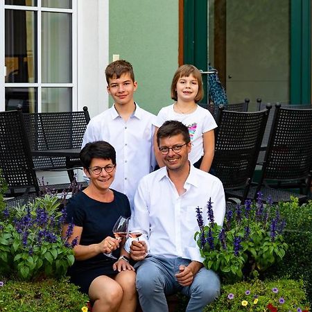 Weingut Familie Bauer Hotel Grossriedenthal Eksteriør billede