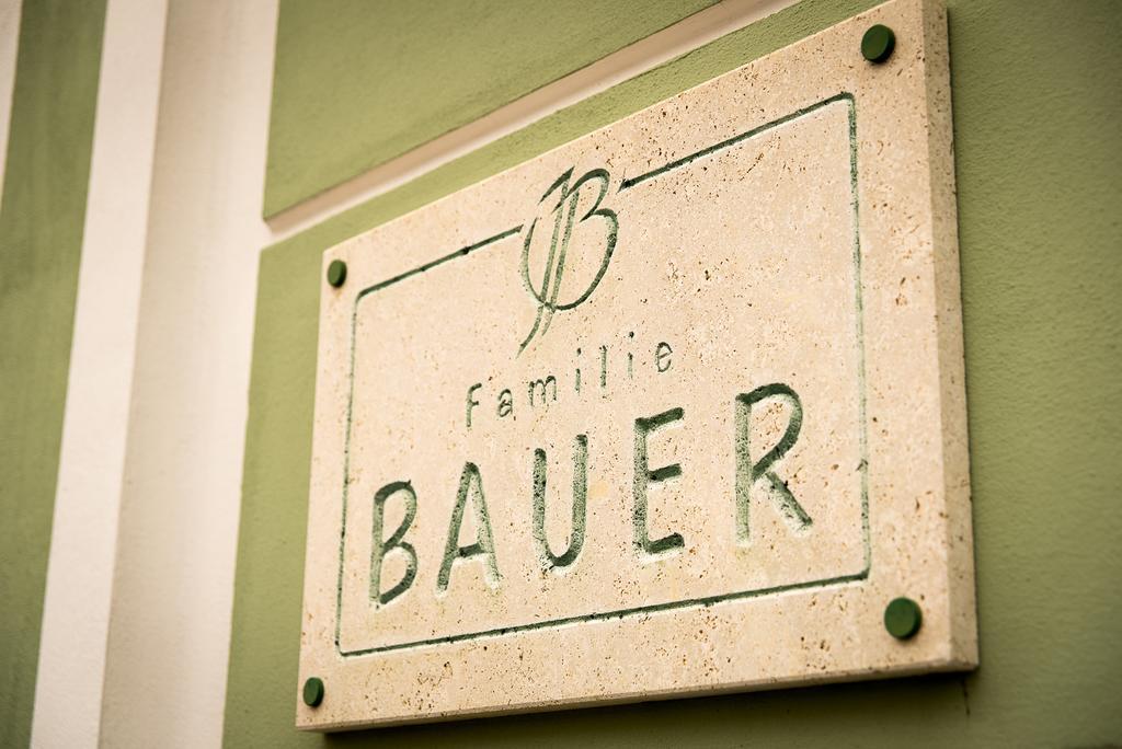 Weingut Familie Bauer Hotel Grossriedenthal Eksteriør billede