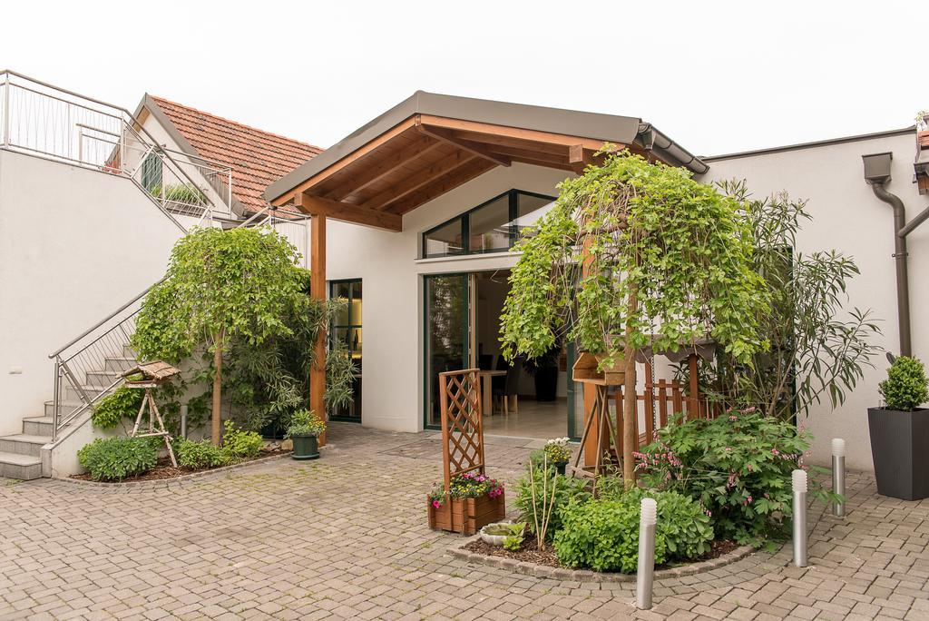 Weingut Familie Bauer Hotel Grossriedenthal Eksteriør billede