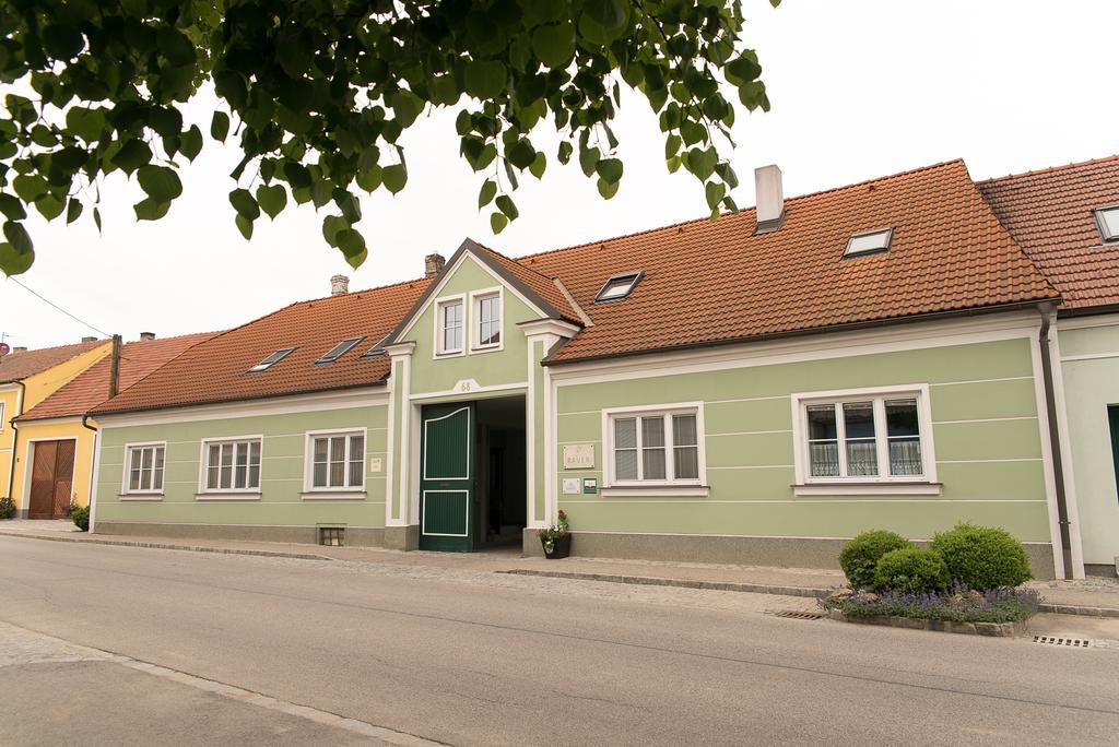Weingut Familie Bauer Hotel Grossriedenthal Eksteriør billede